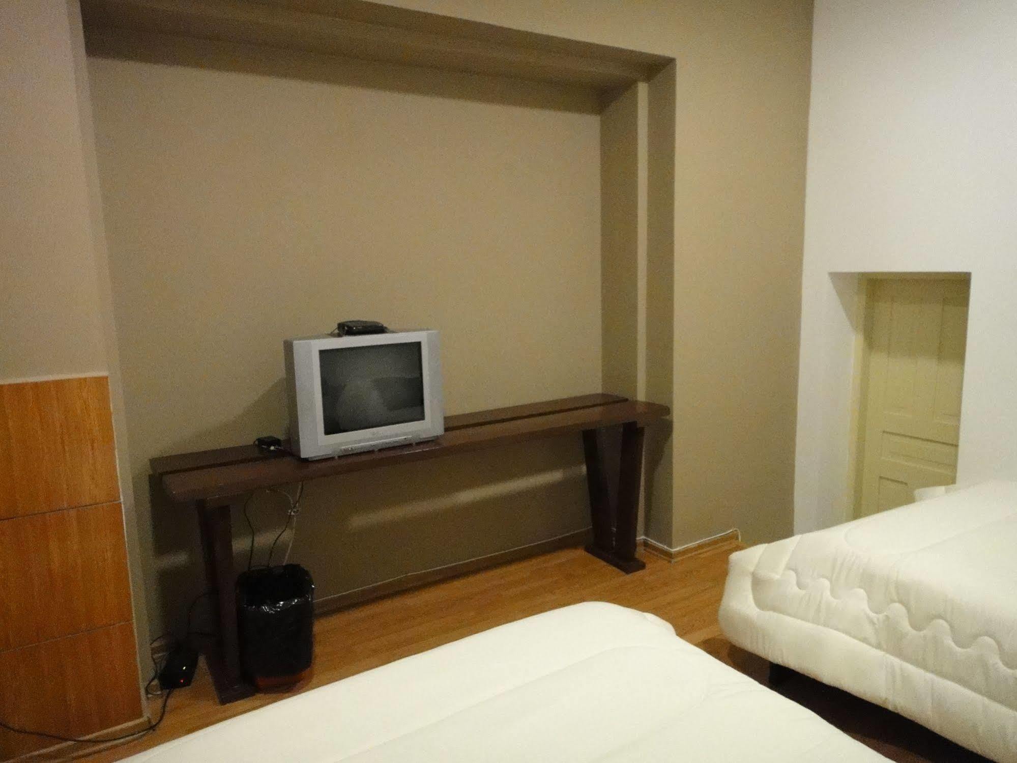 Alston Inn Hotel Quito Bagian luar foto
