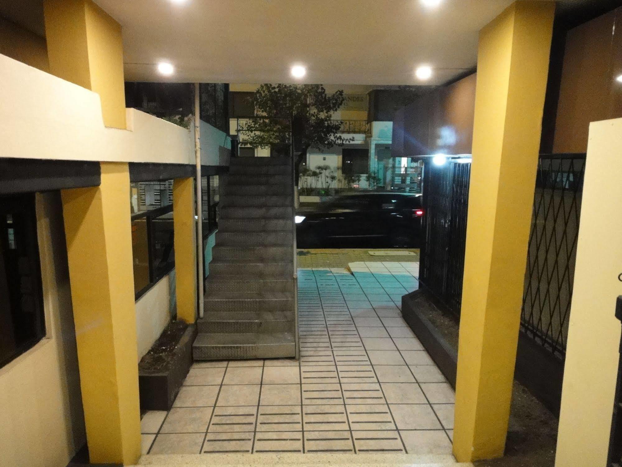 Alston Inn Hotel Quito Bagian luar foto