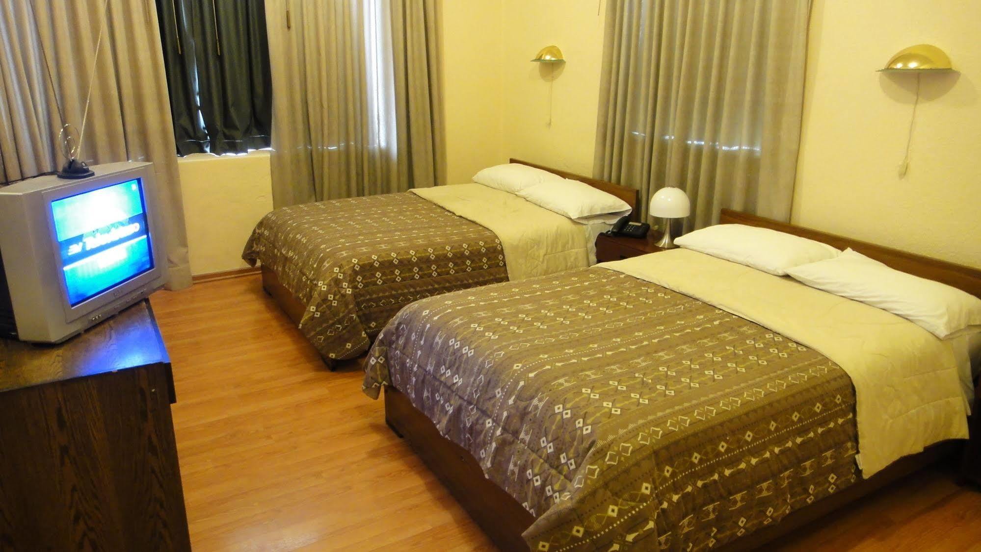 Alston Inn Hotel Quito Bagian luar foto